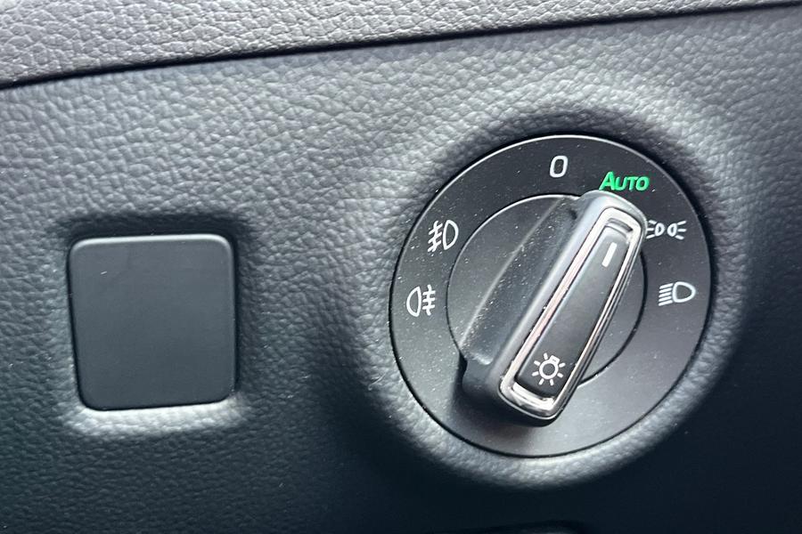 Skoda SUPERB Photo autoimg-0737bff075037b72dcaede70c6b8e2d6ba32cfa7.jpg