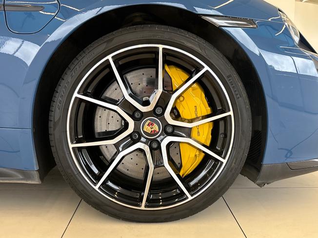 PORSCHE Taycan Photo 9