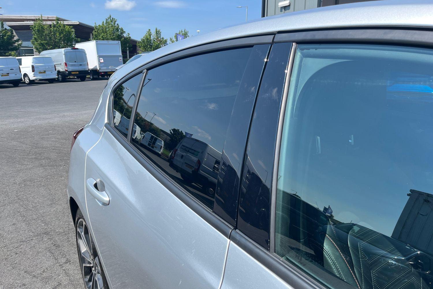 Ford Focus Photo 22