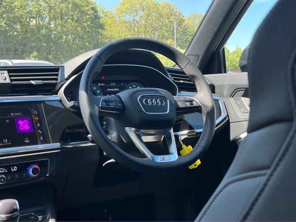 Audi Q3 Photo autoimg-073faff6c2dc5bae885401dac09916cd8e10ad46.jpg