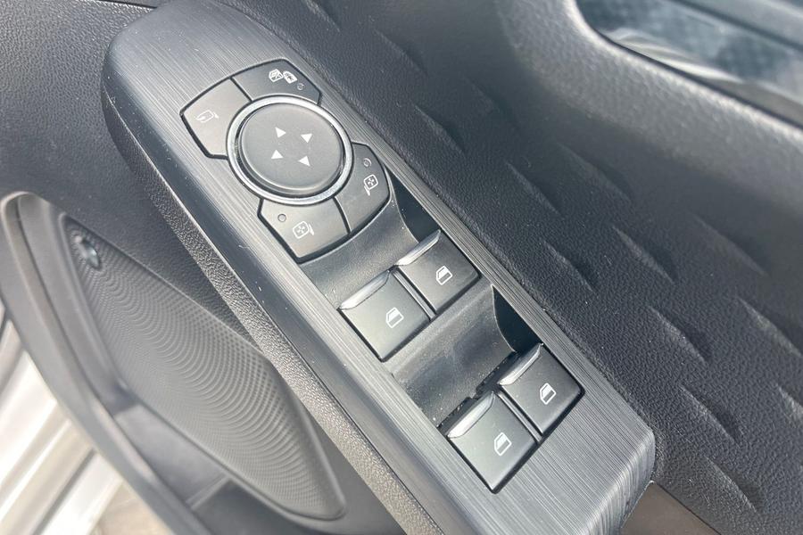 Ford Kuga Photo autoimg-074565e89ec6336be8675639e36c82b7f9b65355.jpg