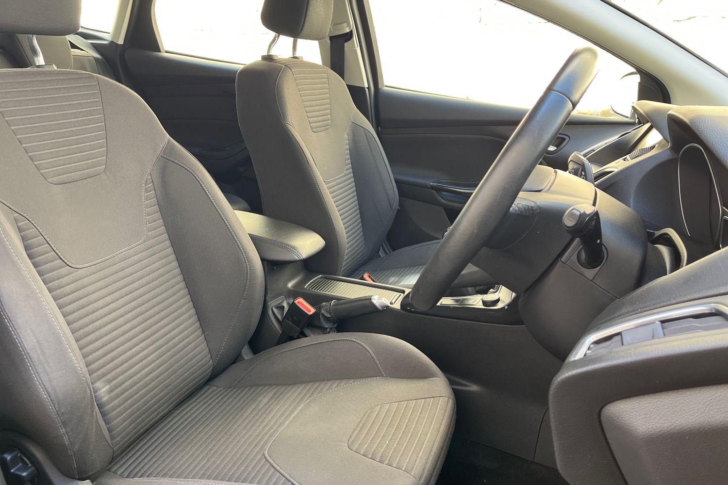 FORD FOCUS Photo 16