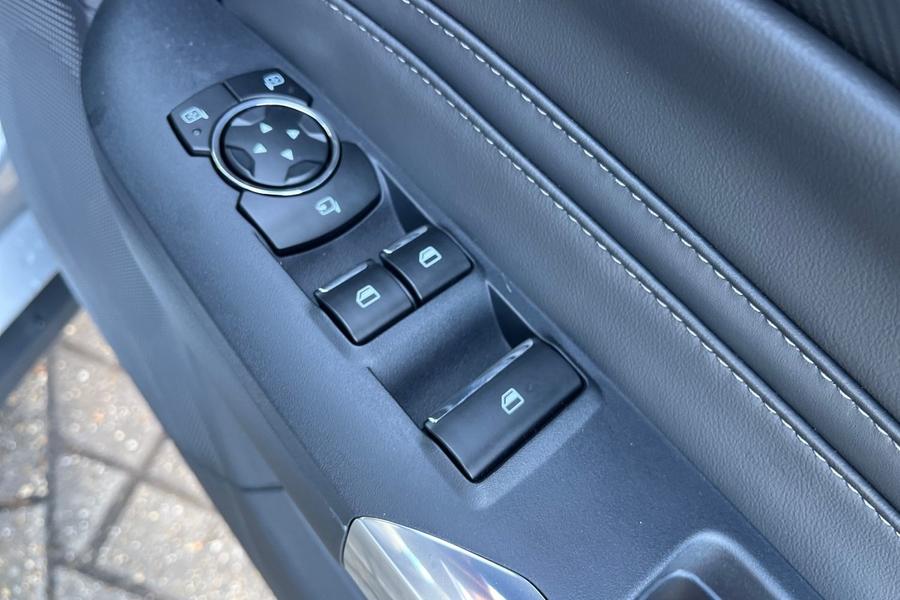 Ford MUSTANG Photo autoimg-0747c24cae376f4ae170418e170784d7695c6264.jpg