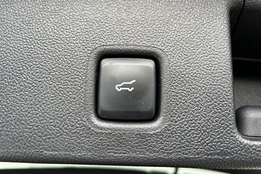 Ford KUGA Photo autoimg-074810088f4f45c57718dd23e7b7a928da1d8c52.jpg