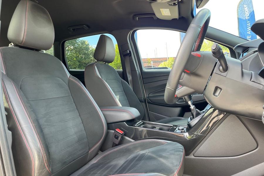 Ford Kuga Photo autoimg-074946e7a7c01cdb48fa79cbc0b9a40382276e22.jpg