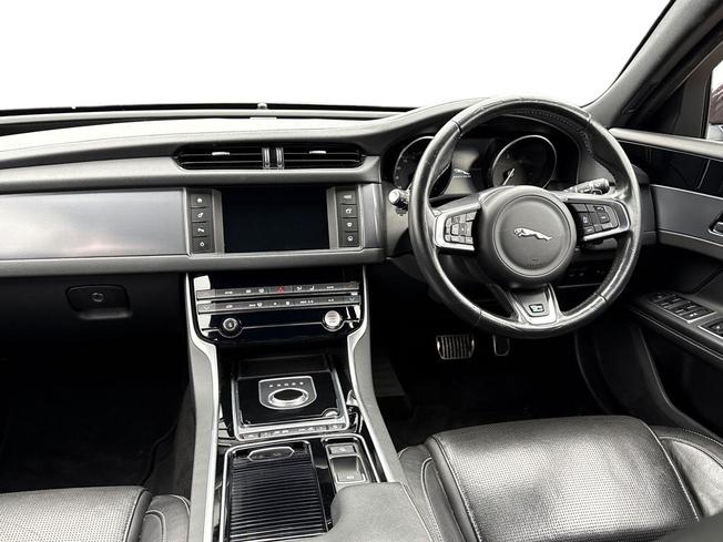 Jaguar XF Photo 11