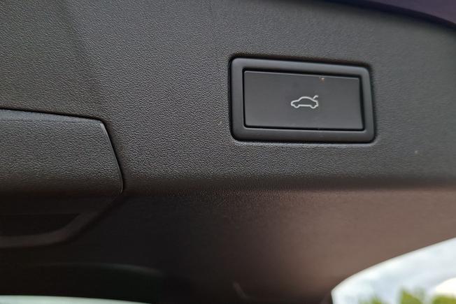VOLKSWAGEN ID.4 Photo 21