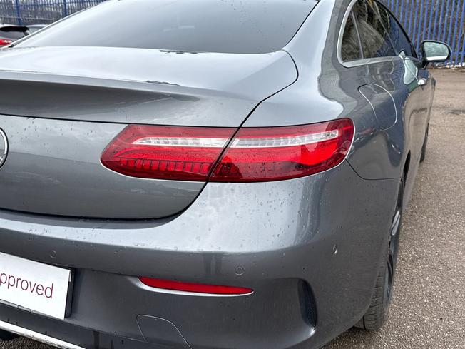 MERCEDES-BENZ E Class Photo 18