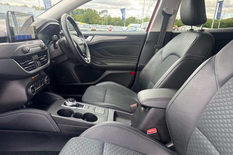 Ford FOCUS Photo autoimg-075637ca7d9bb7ff424ed3247eddd63c3560f00e.jpg