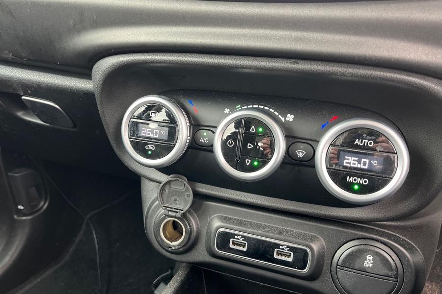 Fiat 500L Photo autoimg-075a036fbd93f9aaa55274e19ef35503b5a3f420.jpg