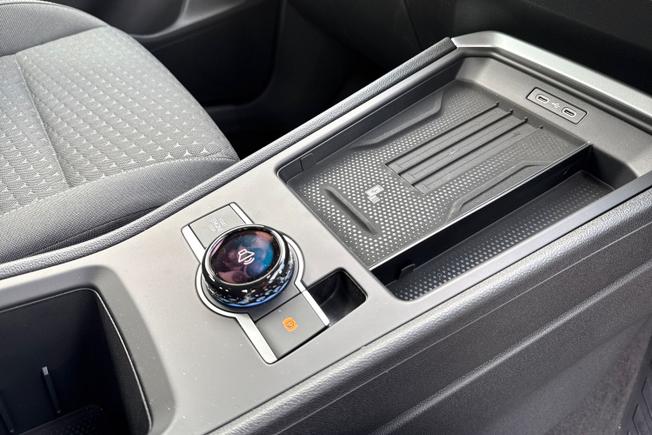 VOLKSWAGEN T-Roc Photo 28