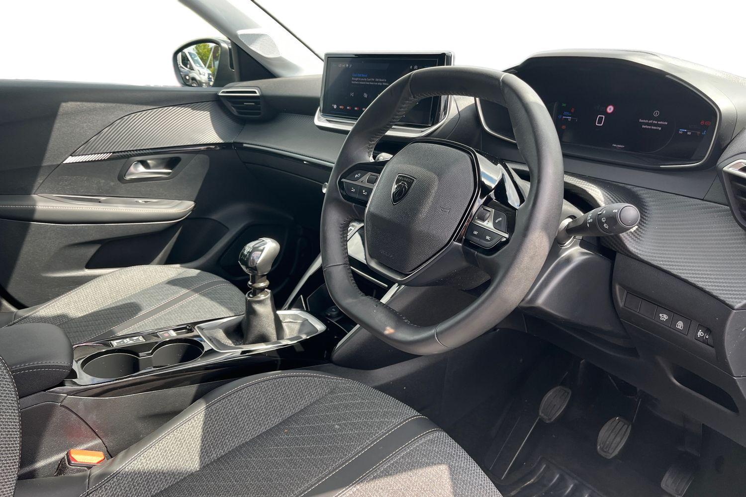 Peugeot 208 Photo 8