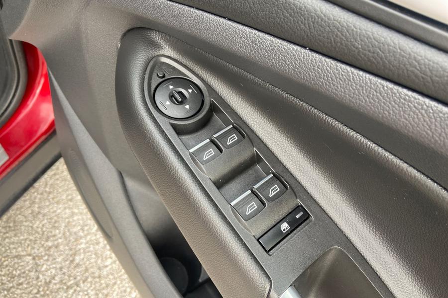 Ford KUGA Photo autoimg-076be03579407a114e9f9f9f625a01c957ac8b6d.jpg