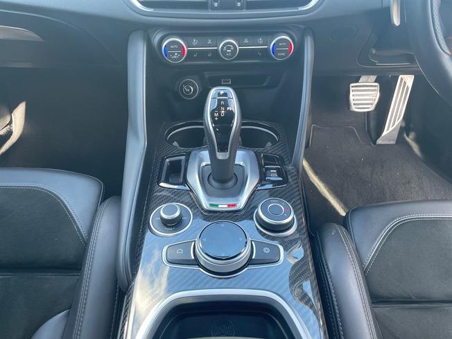 ALFA ROMEO Giulia Photo 36