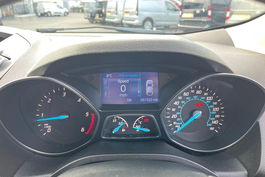 Ford KUGA Photo autoimg-077c0cbdf06fbfca3b2a91b490983dce8a07f3e9.jpg