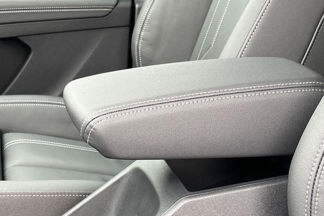 AUDI Q4 Photo 36