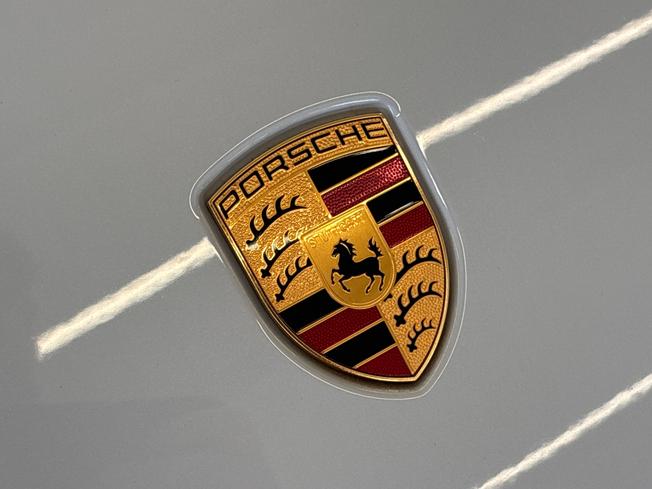 Porsche Taycan Photo 35