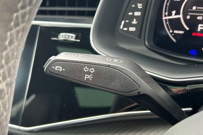 AUDI Rsq8 Photo 54