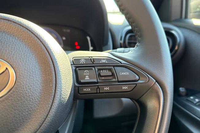 TOYOTA Yaris Cross Photo 17