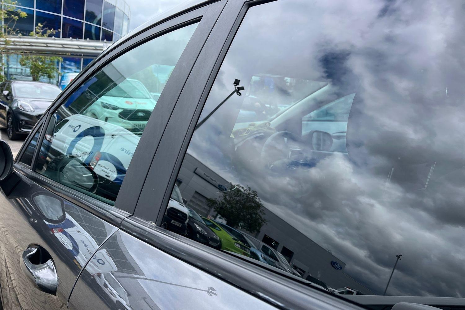 Ford Fiesta Photo 38