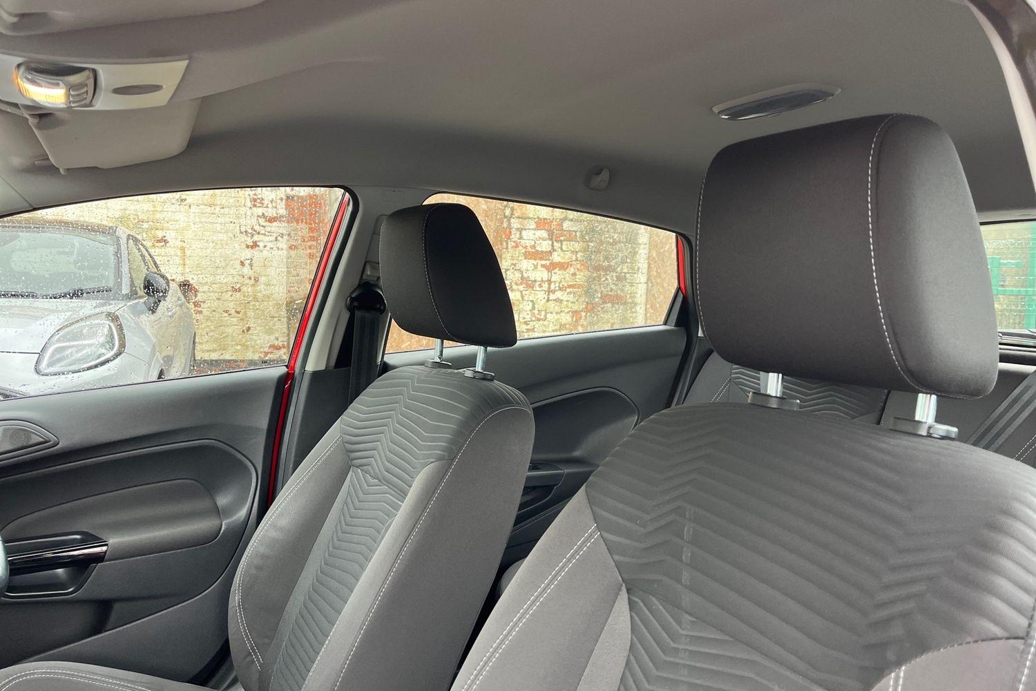 Ford FIESTA Photo 18
