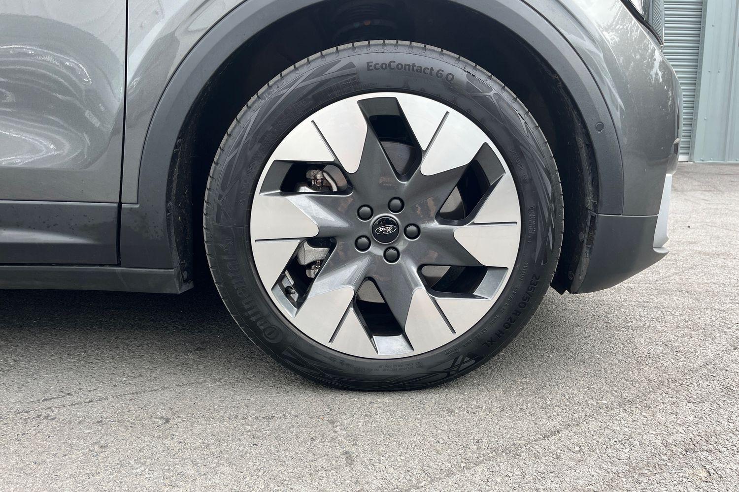 Ford Explorer Photo 7