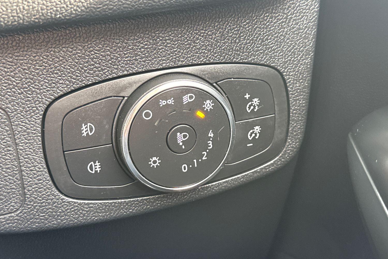 Ford FOCUS Photo 24