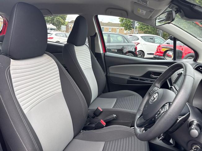 TOYOTA Yaris Photo 41