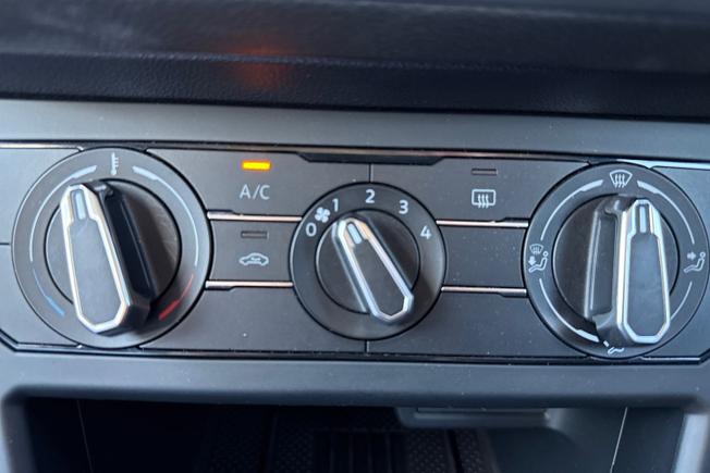 VOLKSWAGEN Polo Photo 26