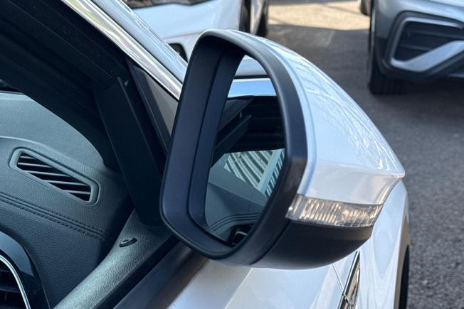 VOLKSWAGEN T-Roc Photo 46