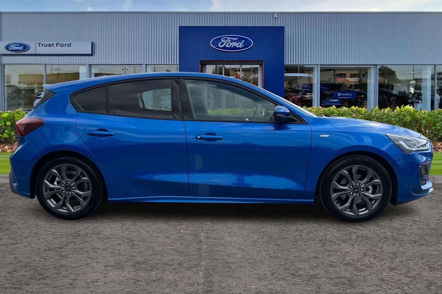 Ford FOCUS Photo 2