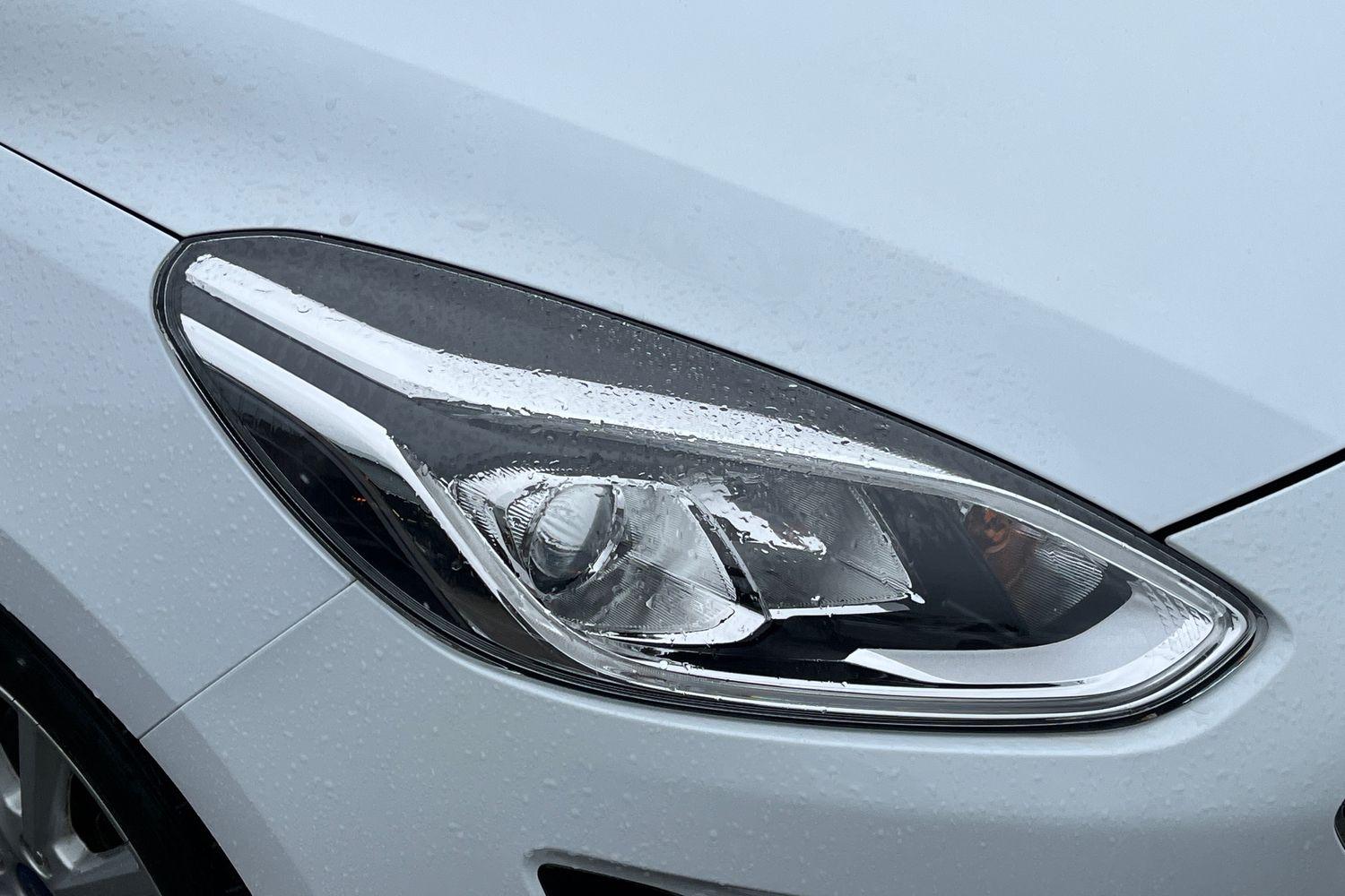 Ford FIESTA Photo 27