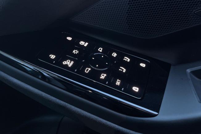 AUDI S6 E-Tron Avant Photo 24