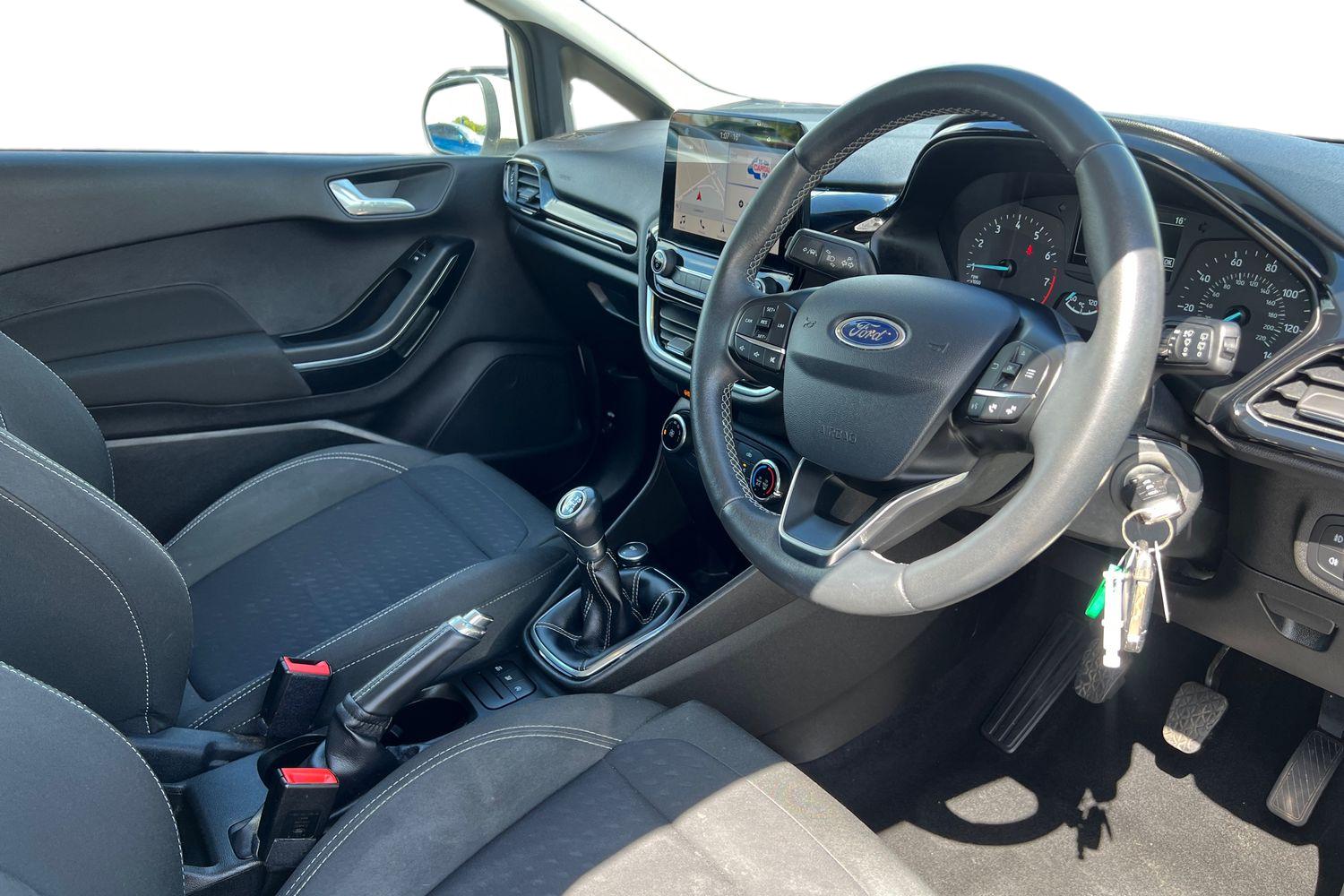 Ford FIESTA Photo 8