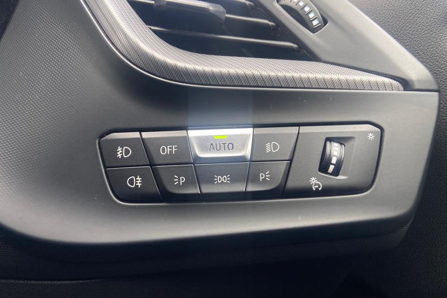 BMW 1 SERIES Photo autoimg-07f2568ec14362b6592a4325c2477a671e7fd1c7.jpg