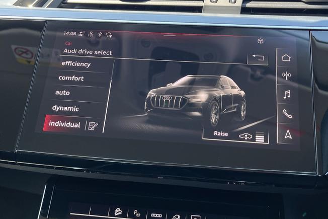 Audi e-tron Photo 31