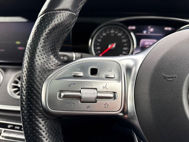 MERCEDES-BENZ E Class Photo 16