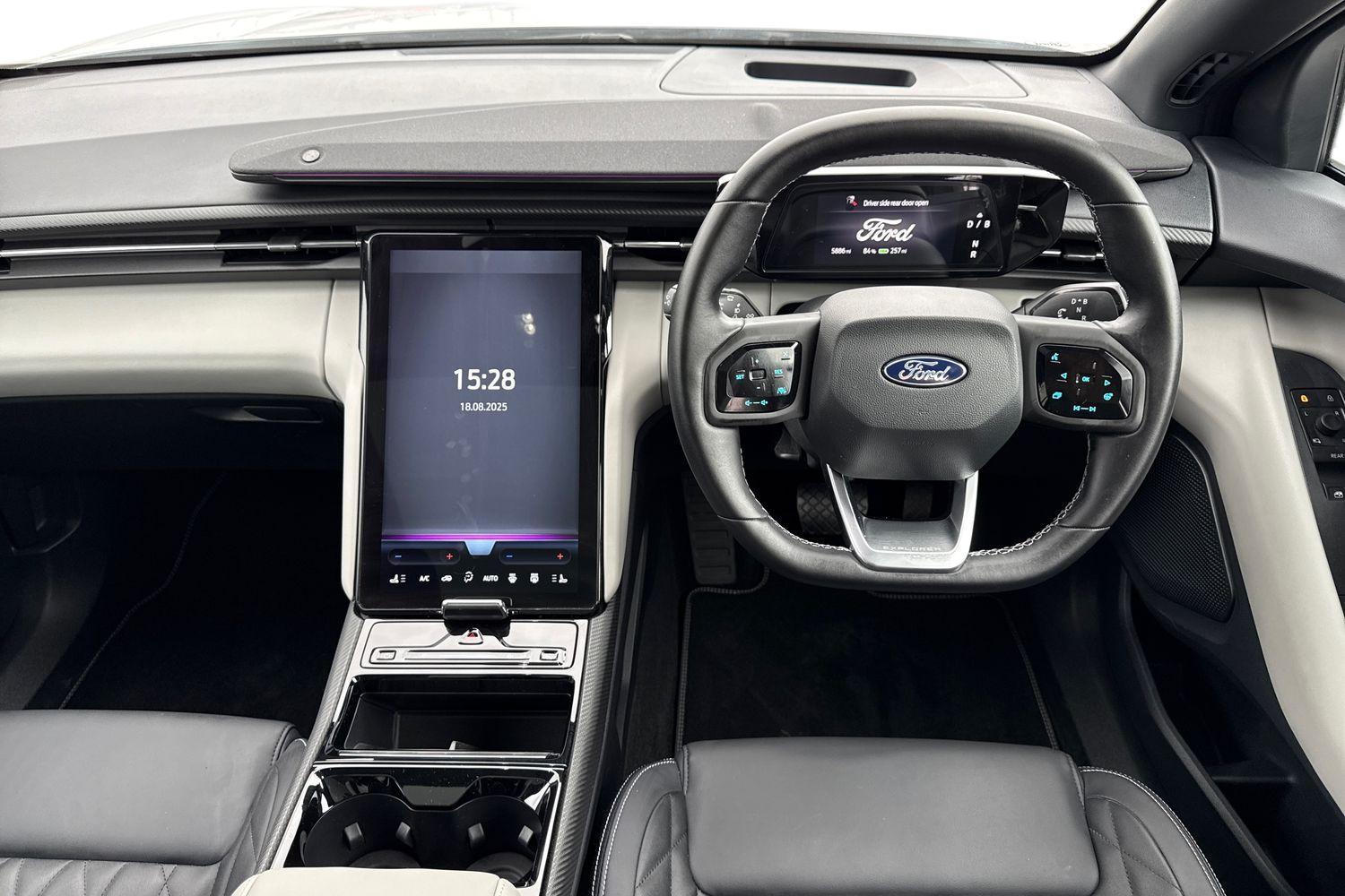 Ford Explorer Photo 10