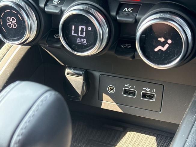 RENAULT Clio Photo 28