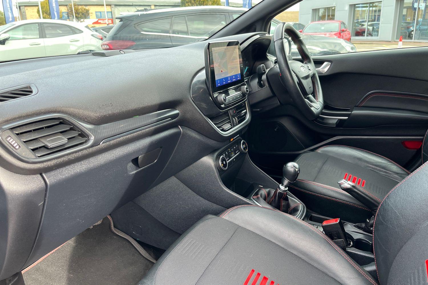 Ford FIESTA Photo 17