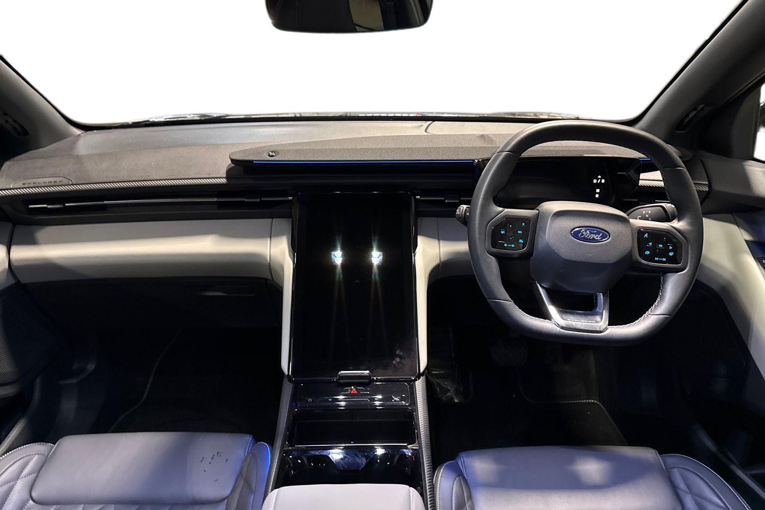 Ford Explorer Photo 9