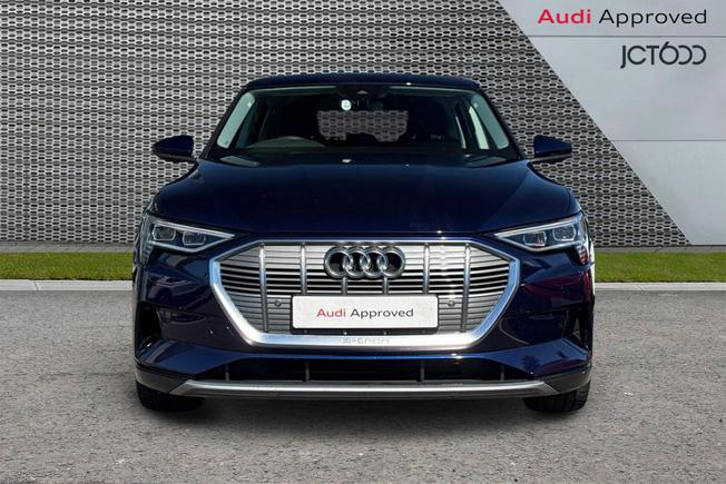 AUDI e-tron Photo 8