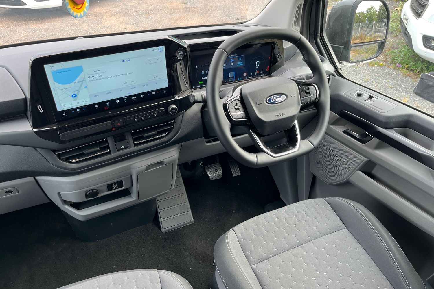 Ford TOURNEO CUSTOM Photo 22