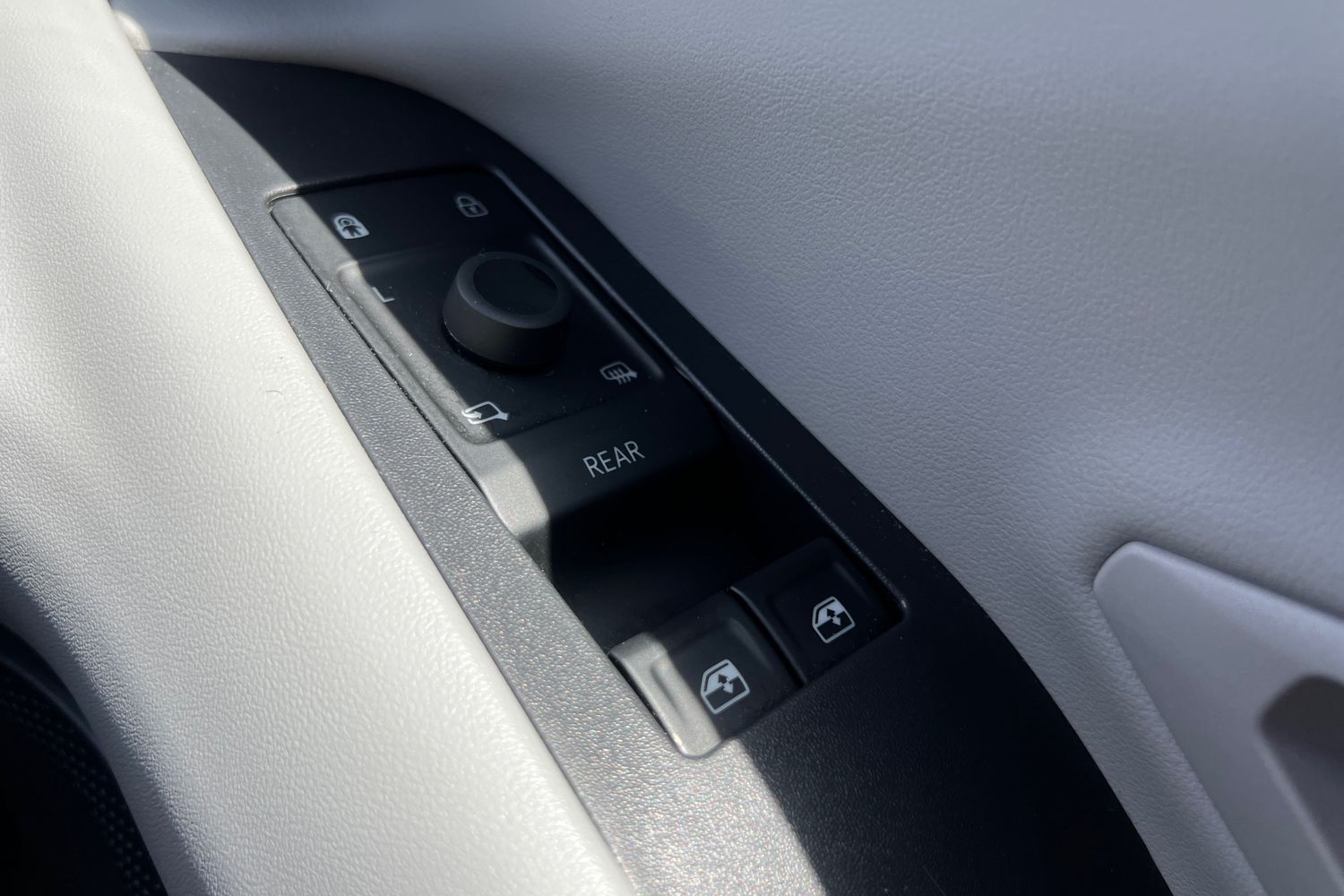 Ford Explorer Photo 15