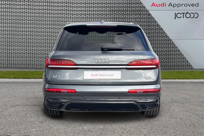 AUDI Q7 Photo 7