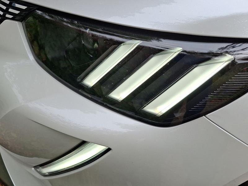 Used Peugeot E-2008 OY21RBZ 28