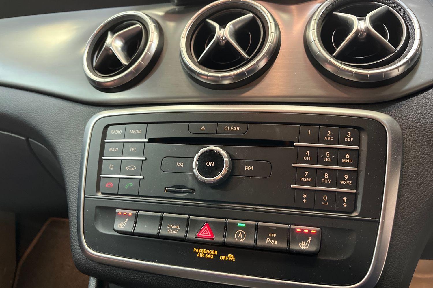 Mercedes-Benz CLA Photo 35