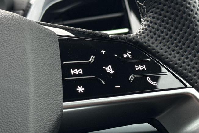 AUDI  Q4 Photo 17