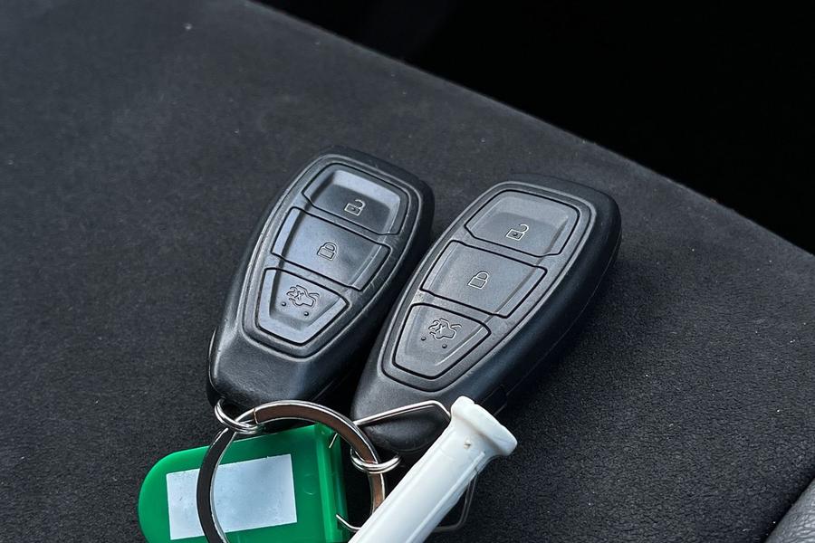 Ford KUGA Photo autoimg-08204c80612b7f7bb159abd58992f1b56f55f48c.jpg