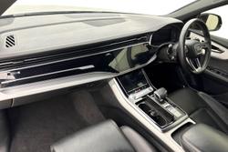 AUDI Q8 Photo 2